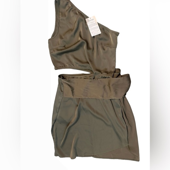 NWT BTFBM Satin One-Shoulder Wrap Mini Dress Size Medium Olive Green - Picture 1 of 4